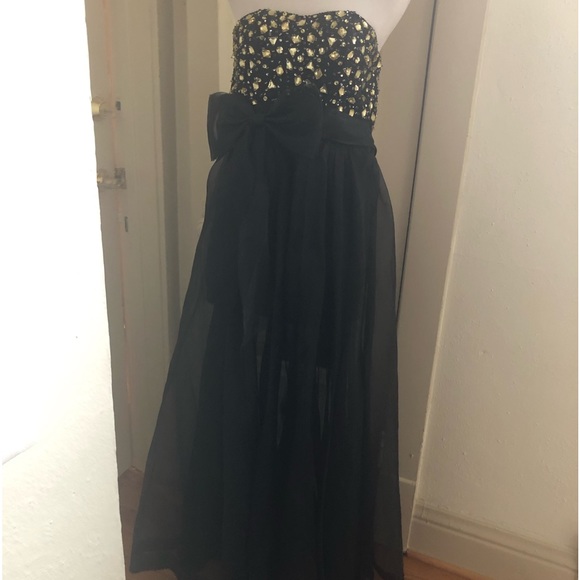 Beautiful Prom or fancy dress - Picture 2 of 7